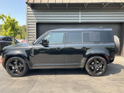 2025 Land Rover Defender P400 X-Dynamic SE