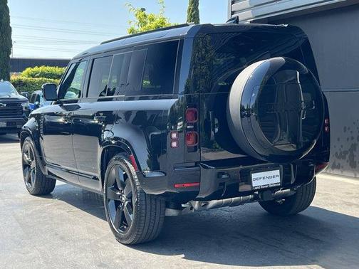 2025 Land Rover Defender P400 X-Dynamic SE
