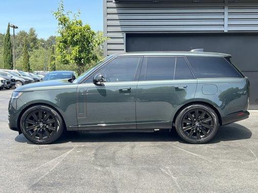 2025 Land Rover Range Rover P550e SE