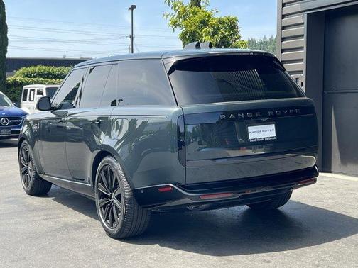 2025 Land Rover Range Rover P550e SE