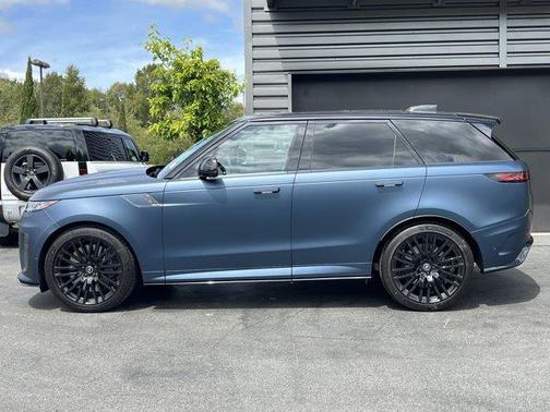 2025 Land Rover Range Rover P550e SE
