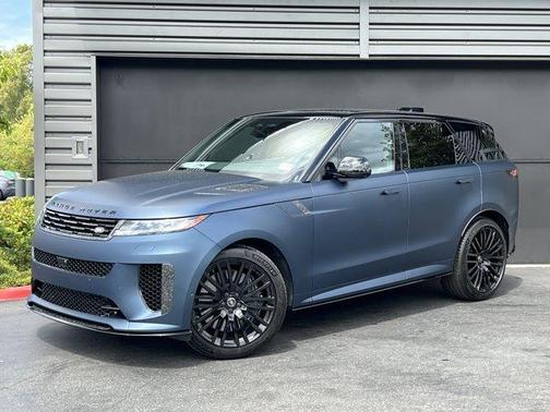 2025 Land Rover Range Rover P550e SE