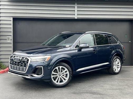 2025 Audi Q7 55 Premium Plus