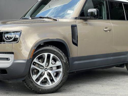 2025 Land Rover Defender P300