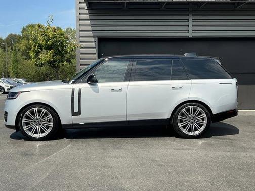 2025 Land Rover Range Rover P400 SE 7 Seat