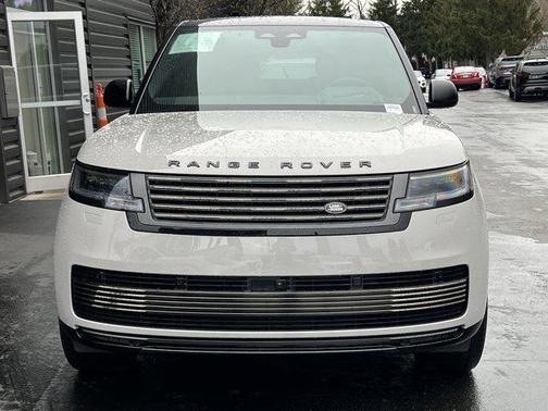 2025 Land Rover Range Rover P615 SV