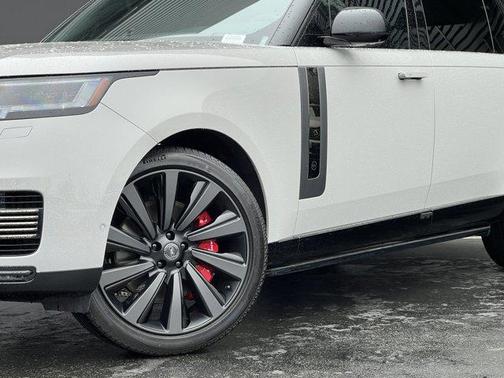 2025 Land Rover Range Rover P615 SV