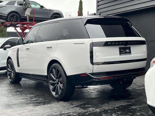 2025 Land Rover Range Rover P615 SV