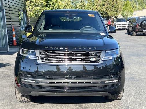 2025 Land Rover Range Rover P550e SE