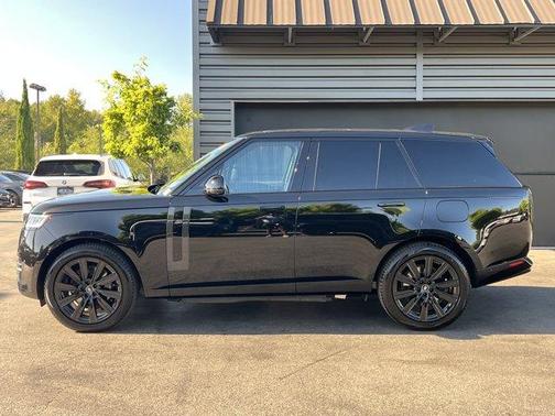 2025 Land Rover Range Rover P550e SE