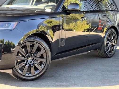 2025 Land Rover Range Rover P550e SE