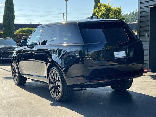 2025 Land Rover Range Rover P550e SE