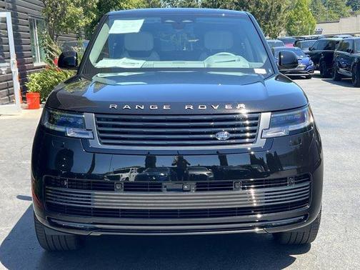 2025 Land Rover Range Rover P615 SV