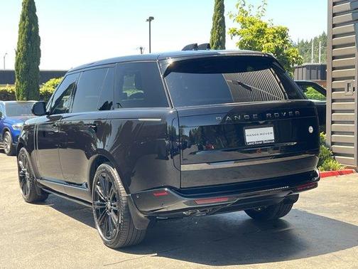 2025 Land Rover Range Rover P615 SV