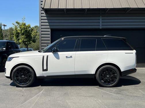 2025 Land Rover Range Rover P530 SE