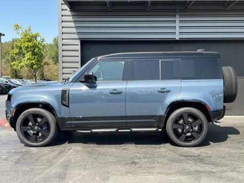 2025 Land Rover Defender P500 X-Dynamic SE