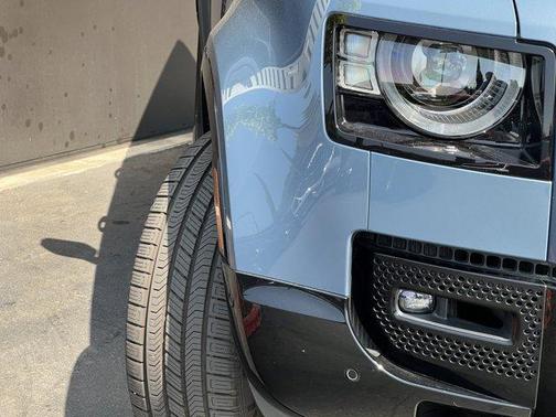 2025 Land Rover Defender P500 X-Dynamic SE