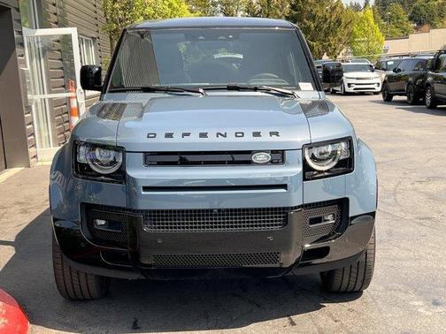 2025 Land Rover Defender P500 X-Dynamic SE