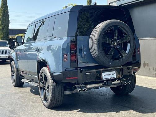 2025 Land Rover Defender P500 X-Dynamic SE