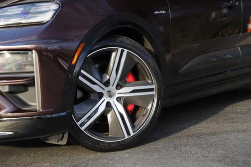 2024 Porsche Macan Turbo