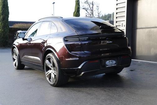 2024 Porsche Macan Turbo