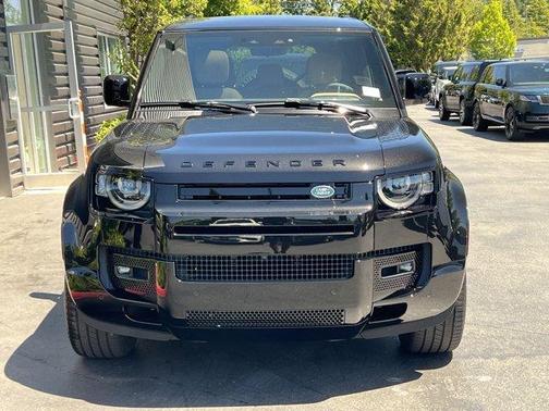 2025 Land Rover Defender P400 X-Dynamic SE