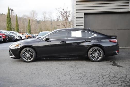 2025 Lexus ES 300h Base
