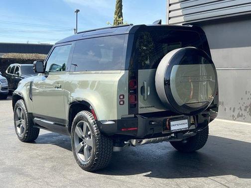 2025 Land Rover Defender P400 X-Dynamic SE