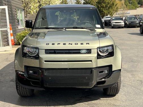 2025 Land Rover Defender P400 X-Dynamic SE