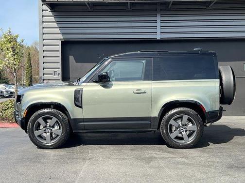 2025 Land Rover Defender P400 X-Dynamic SE