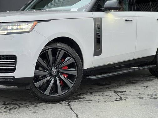 2025 Land Rover Range Rover P615 SV