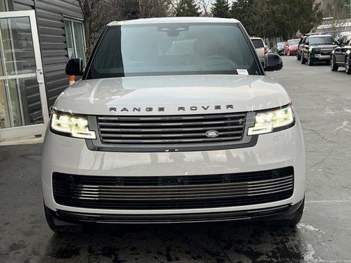 2025 Land Rover Range Rover P615 SV