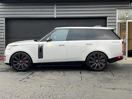 2025 Land Rover Range Rover P615 SV