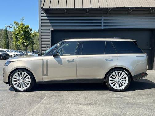 2025 Land Rover Range Rover P530 SE 7 Seat