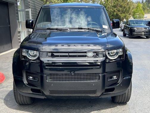 2025 Land Rover Defender P400 X-Dynamic SE