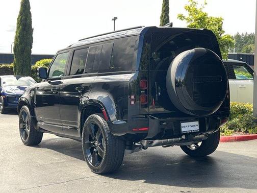2025 Land Rover Defender P400 X-Dynamic SE