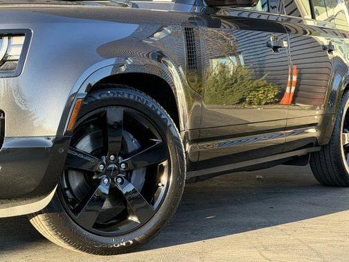 2026 Land Rover Defender 110 X-Dynamic SE