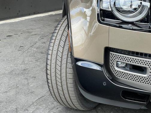 2025 Land Rover Defender P400 X-Dynamic SE