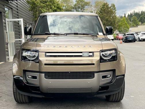 2025 Land Rover Defender P400 X-Dynamic SE