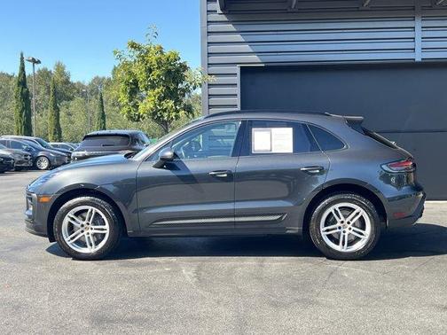 2022 Porsche Macan Base