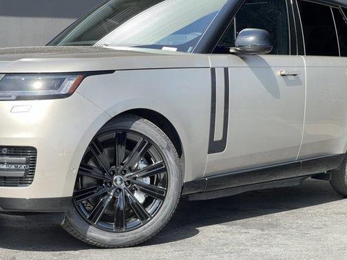 2025 Land Rover Range Rover P550e SE