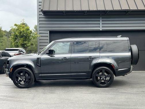 2025 Land Rover Defender P400 X-Dynamic SE