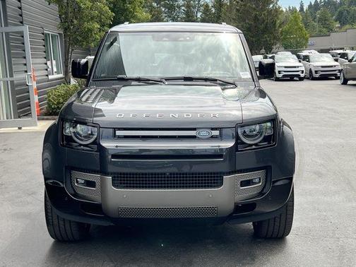 2025 Land Rover Defender P400 X-Dynamic SE
