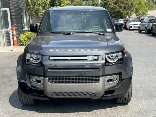 2025 Land Rover Defender P400 X-Dynamic SE