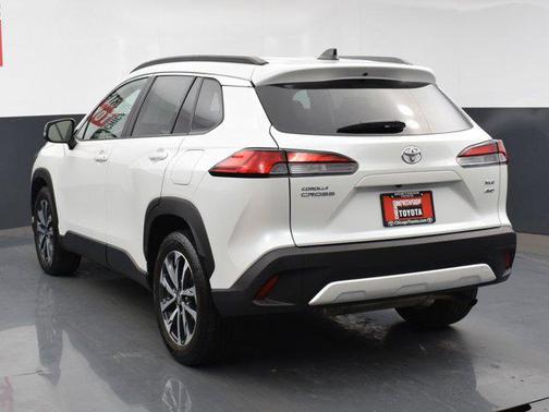 2025 Toyota Corolla Cross XLE