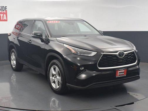2022 Toyota Highlander LE