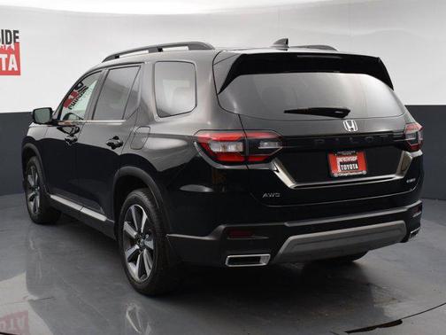 Crystal Black Pearl 2025 Honda Pilot Elite