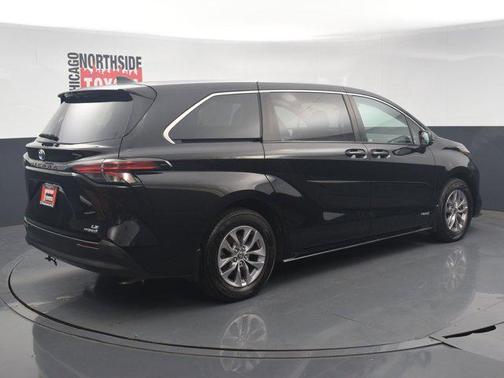 2021 Toyota Sienna LE