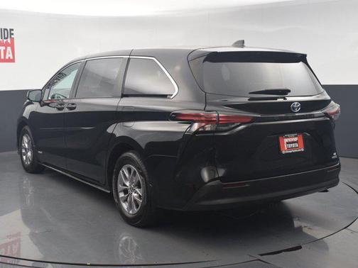 2021 Toyota Sienna LE