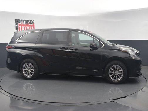 2021 Toyota Sienna LE